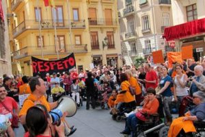 Valencia: Miles de dependientes se manifiestan para advertir que no volverán a estar «encerrados en casa a la sombra»