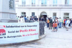Fotos de la Concentración ante el ayuntamiento de Alfafar en solidaridad con la Cooperativa Social del Parke Alkosa.