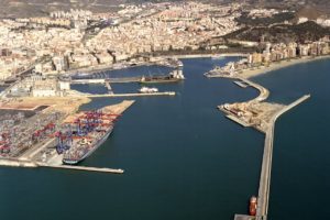 La militarización del puerto de Málaga pone en riesgo a la población