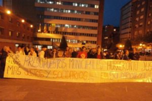 En el «Día contra la Pobreza» movilización ante el Ayuntamiento de Barakaldo