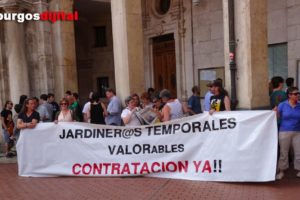 Concentración de los jardineros temporales de Burgos