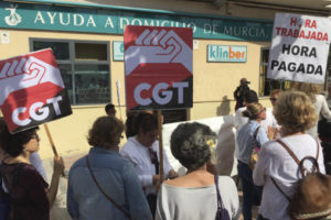 El Ayuntamiento de Murcia pretende sancionar económicamente a la concesionaria de Ayuda a Domicilio mientras la plantilla sigue sin cobrar