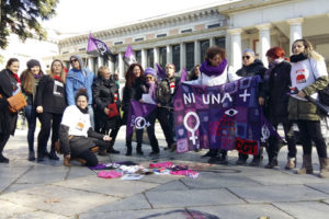 [Fotos] CGT organiza una performance contra las violencias machistas frente al Ministerio de Sanidad
