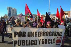 [Fotos] Protesta en Castelló por el modelo que prioriza el AVE en detrimento de un ferrocarril público, social y sostenible