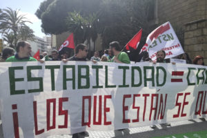 Más de 100 personas docentes interinas del Campo de Gibraltar se concentraron en Cádiz