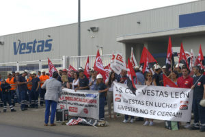 Vestas cierra su fábrica de Villadangos del Páramo (León) y deja en la calle a 370 personas: No lo vamos a permitir