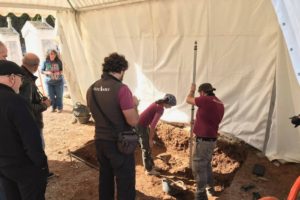 Empieza la exhumación de los cuerpos de la fosa común del cementerio civil de Castelló