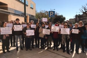 [Fotos] Movilización en defensa de la biblioteca pública Rafalafena de Castelló