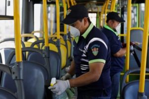 Las empresas de transportes de la Región siguen sin tomar medidas para proteger a la población de los contagios