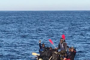 CGT denuncia el peligroso rescate de este jueves en aguas de Tarifa, donde 9 personas han estado a punto de perder la vida tras volcar el bote en el que viajaban