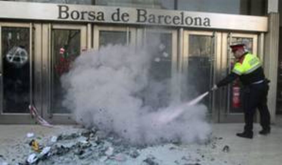 Juicio a Laura y Eva por la performance frente a la Bolsa de Barcelona el 29M de 2012, día de la Huelga General