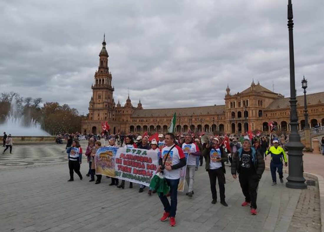 Se cumple el primer aniversario de la llegada de PTRA (Plataforma por el Tren Rural Andaluz) a Sevilla culminando las etapas de las marchas iniciadas en Bobadilla el 12 de octubre 2019