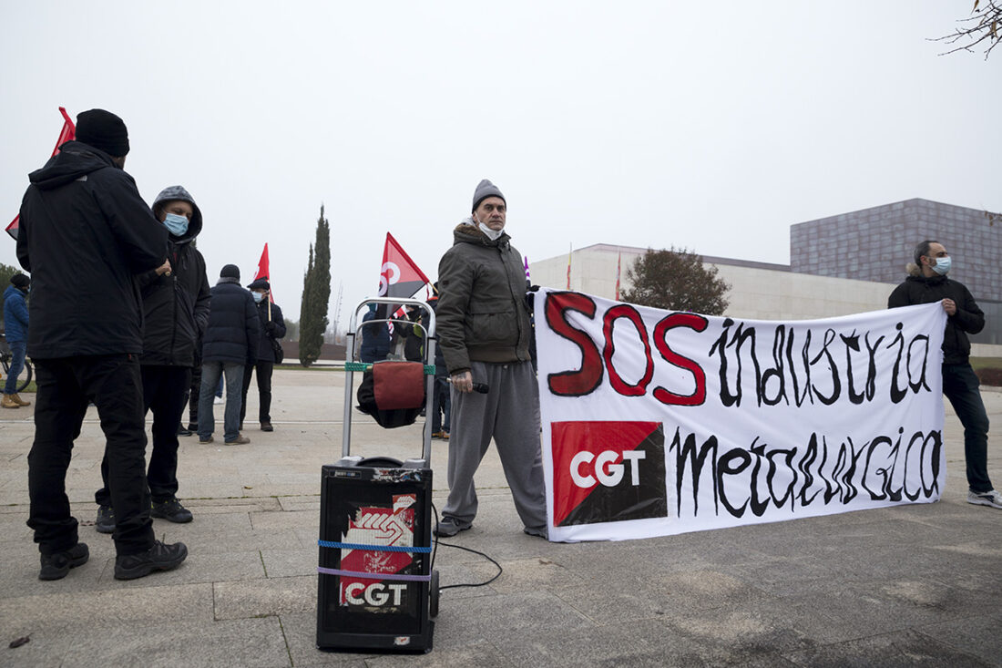 CGT se concentra en Valladolid contra la deslocalización, la precariedad y el abuso de las multinacionales