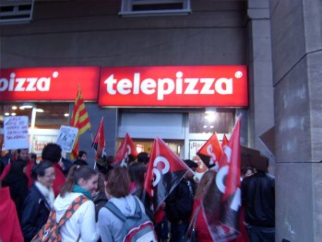 Concentración en Zaragoza contra los despidos de Telepizza