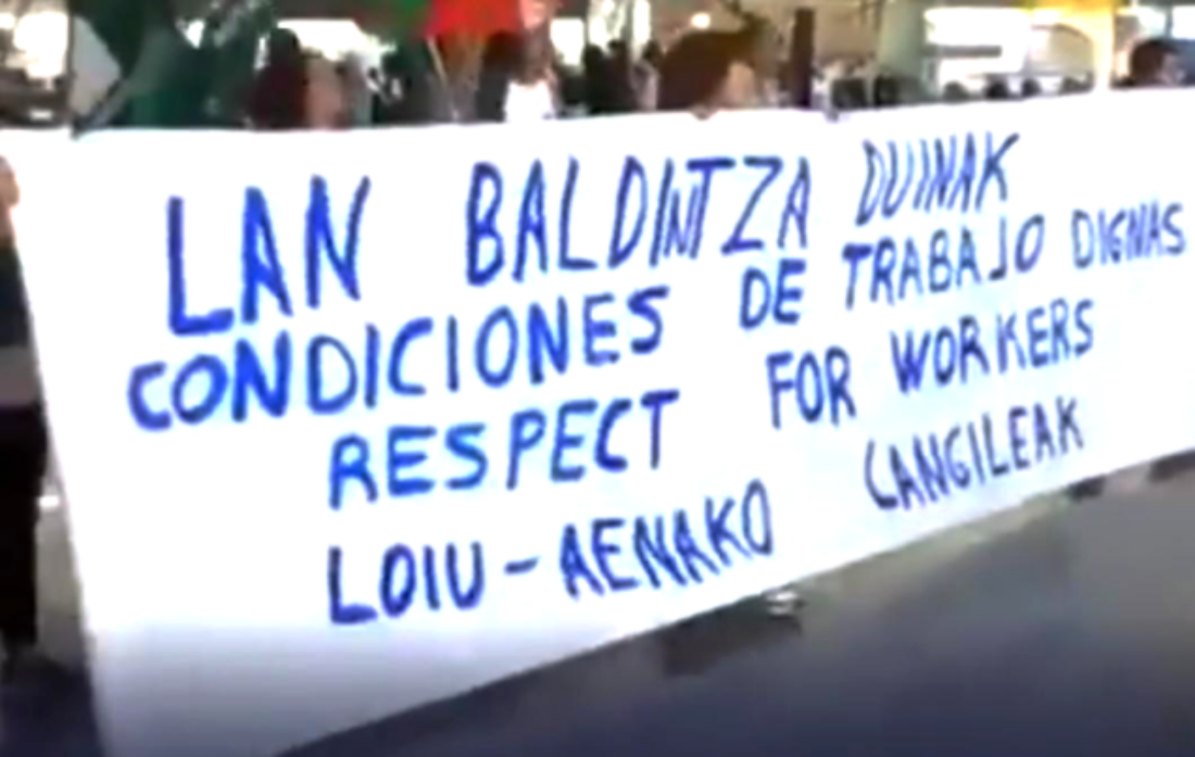 Los trabajadores y trabajadoras de Aena en el aeropuerto de Bilbao mantienen las huelgas y paros convocados para este verano