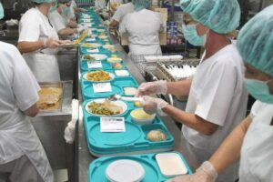CGT denuncia amiguismos y puestos fantasma en Cocina del CHUAC