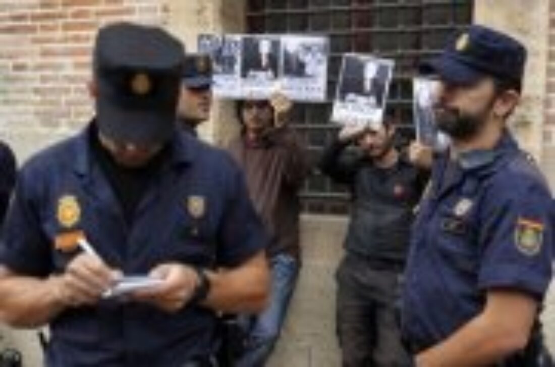 11-E Valencia: Concentración en solidaridad con los denunciados en la protesta contra el ex-conseller Blasco