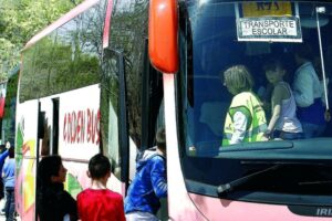 Transporte escolar: Chapuzas, olvidos y engaños