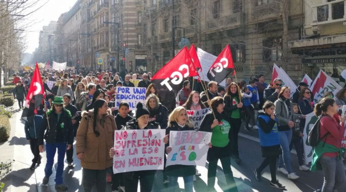 Sindicatos, familias y alumnado se unen para defenderse de los recortes planteados por el consejero Imbroda y su delegado en Granada