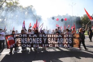 Miles de personas llegan a Madrid para exigir pensiones dignas y el aumento de los salarios 