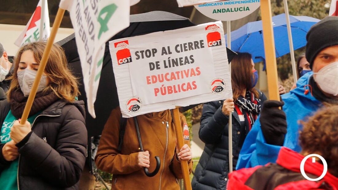 30-M: Concentración en Delegación Educación Jaén contra el cierre de unidades en la Enseñanza Pública