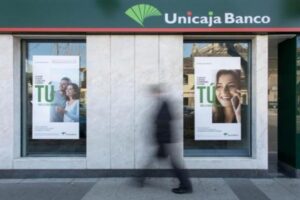 Bobadilla Estación se rebela contra Unicaja Banco