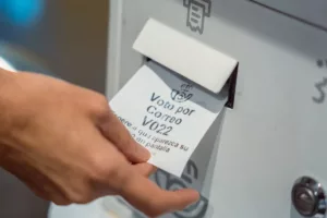 Voto por correo: El caos de una precariedad continuada en el Servicio Postal