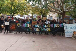 Concentración en Huesca en apoyo a la escuela de Caneto