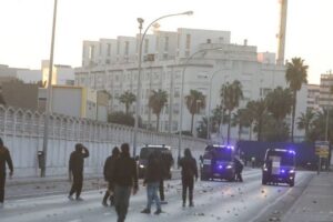 Huelga general indefinida del metal en Cádiz: piquetes, cargas policiales y resistencia obrera