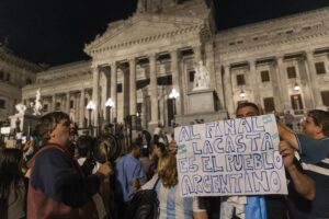 Presidente argentino Milei pasó de liberal a liberticida por emergencia