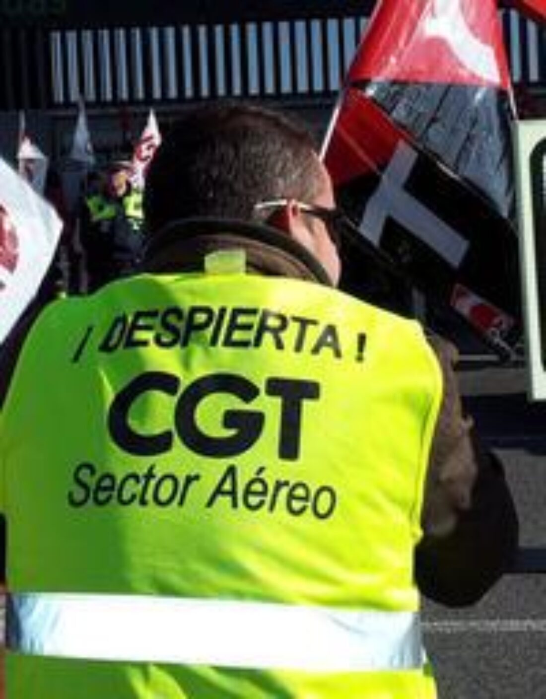 15J: CGT grita desde el lugar más alto de la provincia de Madrid, la privatización de Aena Aeropuertos es un robo y un fraude