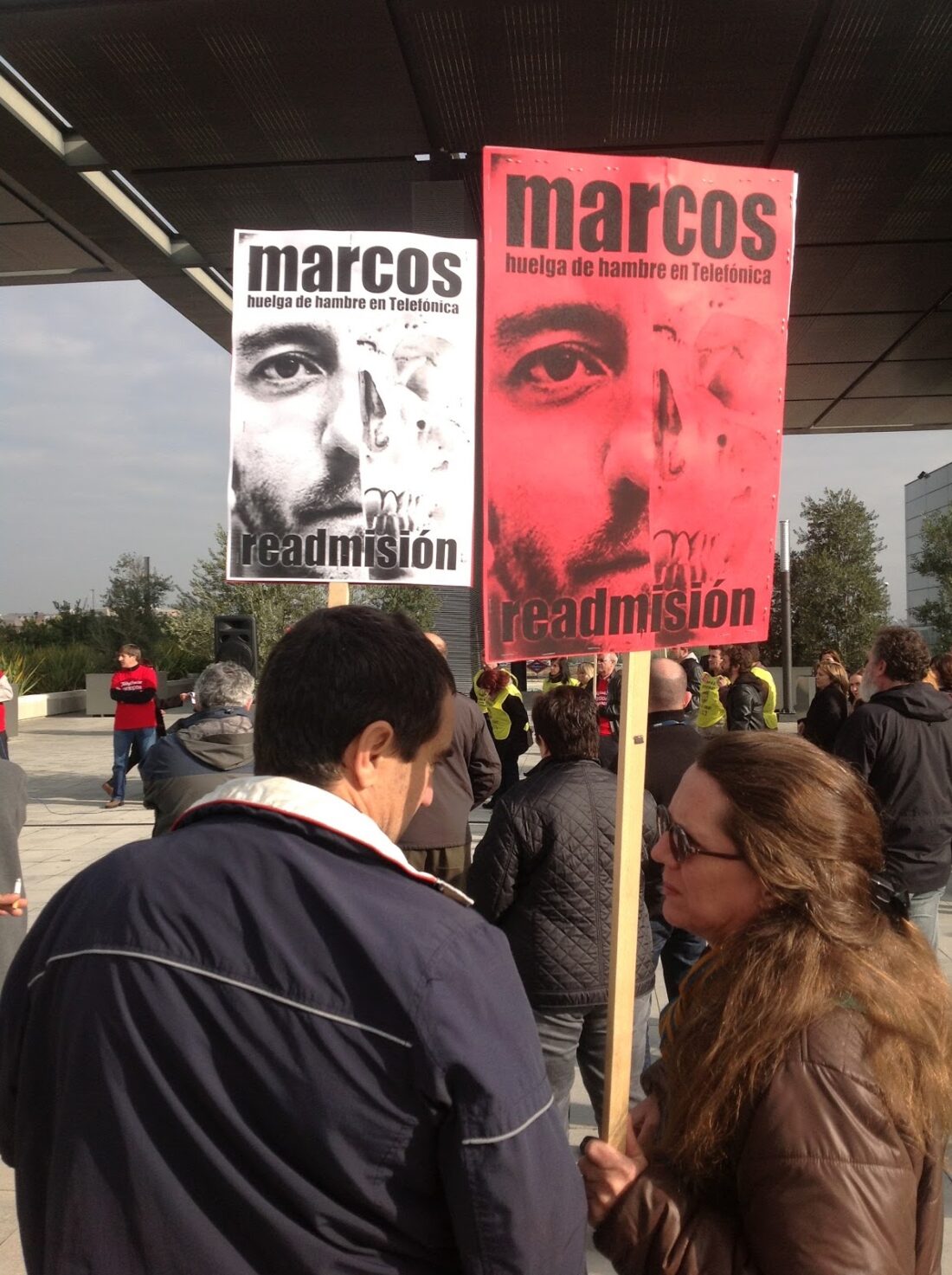 Huelga de hambre por la readmisión de Marcos durante el Congreso Mundial de Móviles
